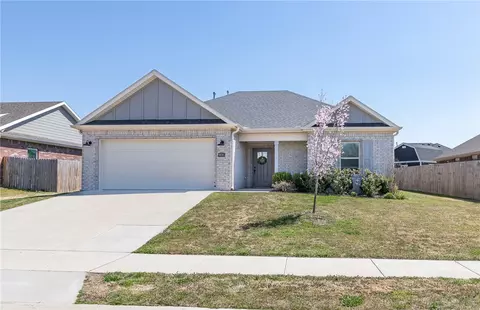 918 Hampton St, Springdale, AR 72762