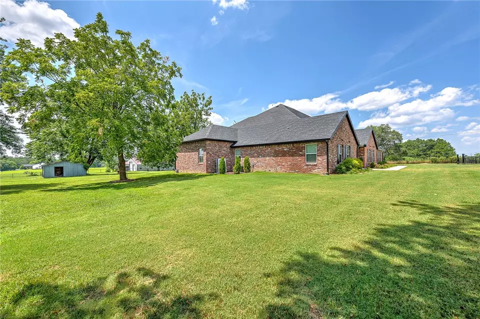 Exterior - 1563 Ardemagni Rd, Springdale, AR 72762 photo 2 of 10