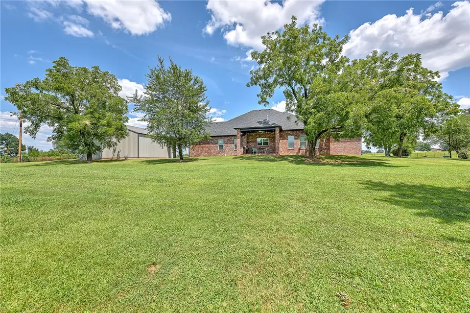 Exterior - 1563 Ardemagni Rd, Springdale, AR 72762 photo 4 of 10