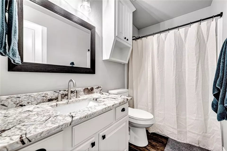 Bath - 1563 Ardemagni Rd, Springdale, AR 72762 photo 7 of 7