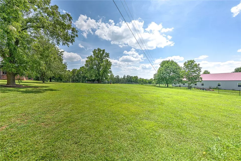Exterior - 1563 Ardemagni Rd, Springdale, AR 72762 photo 7 of 10