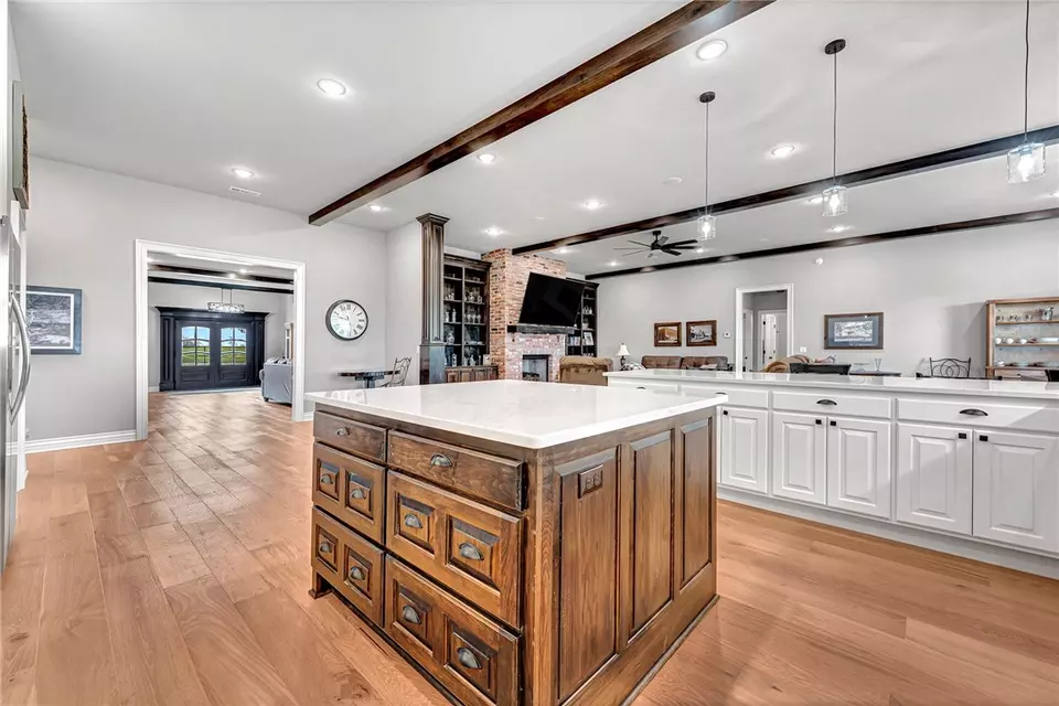 Kitchen - 1563 Ardemagni Rd, Springdale, AR 72762 photo 2 of 4