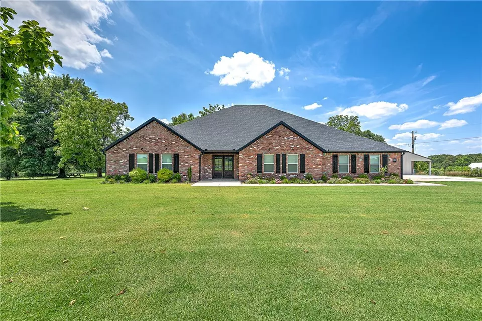 Exterior - 1563 Ardemagni Rd, Springdale, AR 72762 photo 1 of 10