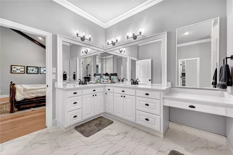 Bath - 1563 Ardemagni Rd, Springdale, AR 72762 photo 2 of 7