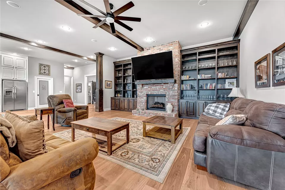 Living - 1563 Ardemagni Rd, Springdale, AR 72762 photo 6 of 6