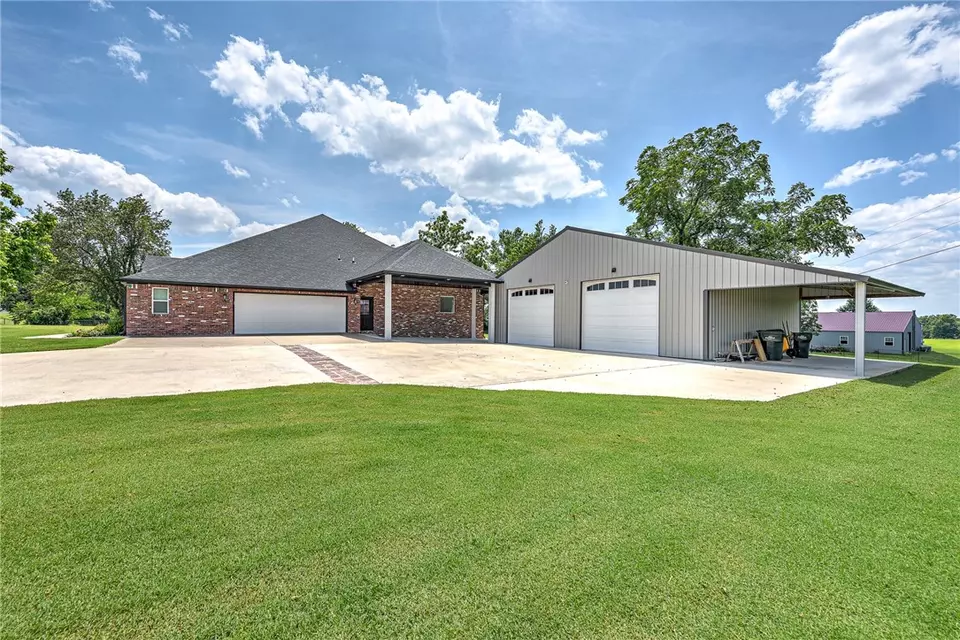 Exterior - 1563 Ardemagni Rd, Springdale, AR 72762 photo 8 of 10