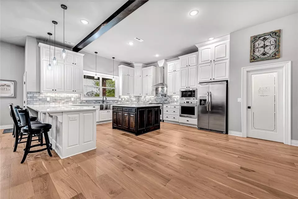 Kitchen - 1563 Ardemagni Rd, Springdale, AR 72762 photo 1 of 4