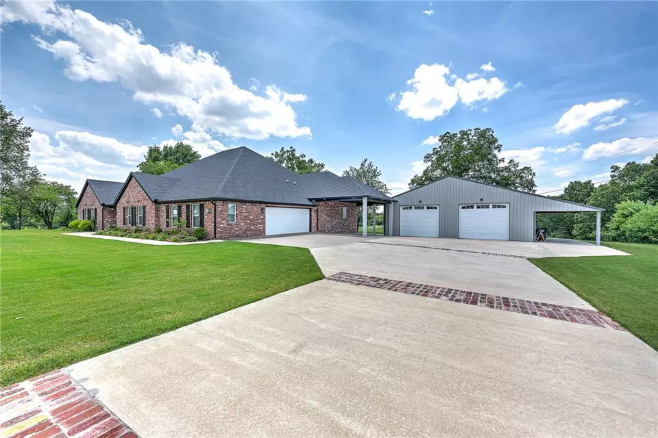 Exterior - 1563 Ardemagni Rd, Springdale, AR 72762 photo 9 of 10
