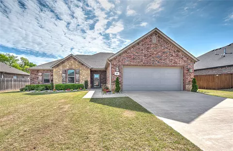 607 Chamberlain, Prairie Grove, AR 72753