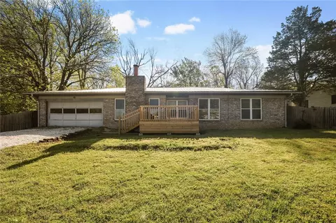 6 N Sycamore Ave, West Fork, AR 72774