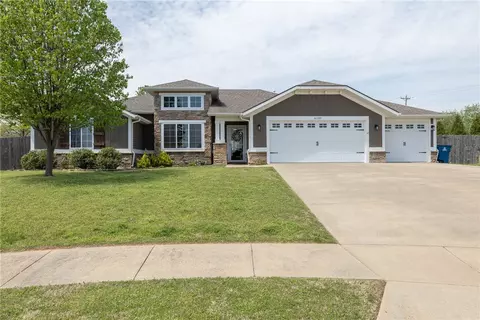 6100 SW Thorney Cv, Bentonville, AR 72712