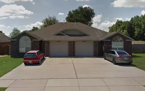 2400 2402 Rill St, Rogers, AR 72758