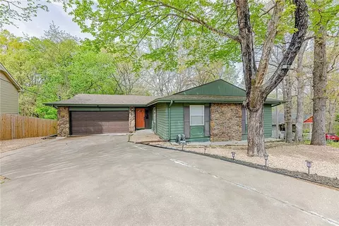 7 Rogan Cir, Bella Vista, AR 72715