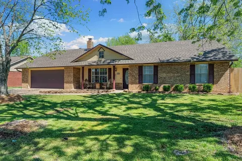 1205 W Geneva St, Rogers, AR 72758