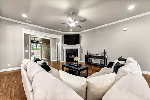 5403 S 60th Pl, Rogers, AR 72758 photo 9
