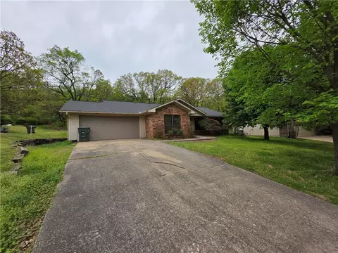 2123 Loren Cir, Fayetteville, AR 72701