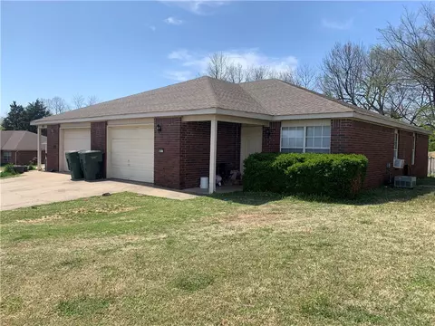 895 893 Erika Ave, Fayetteville, AR 72701