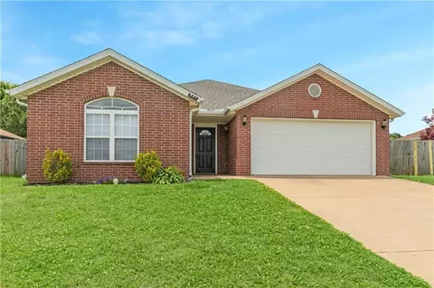 501 Firewood Dr, Centerton, AR 72719