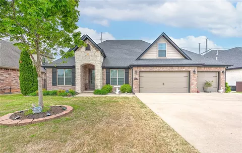 204 SW Highland Rd, Bentonville, AR 72712