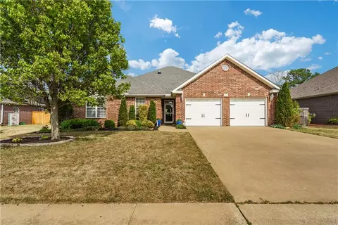 1654 River Meadows Dr, Fayetteville, AR 72701