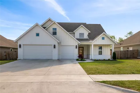 2805 S 20th St, Rogers, AR 72758