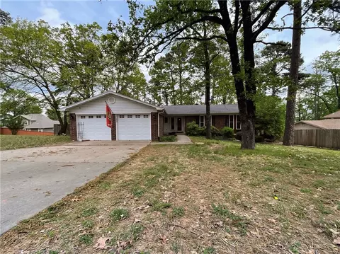 101 Canterbury Cir, Russellville, AR 72802
