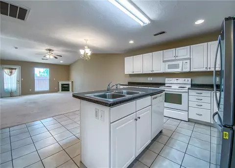 Kitchen - 1615 N Spring Rd #10, Harrison, AR 72601 photo 2 of 3