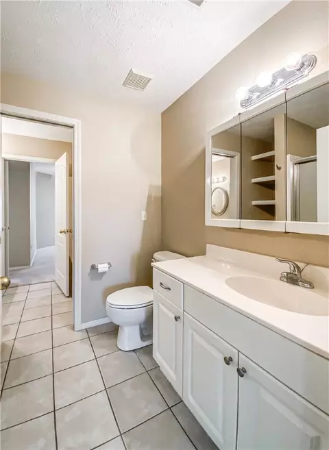 Bath - 1615 N Spring Rd #10, Harrison, AR 72601 photo 2 of 3