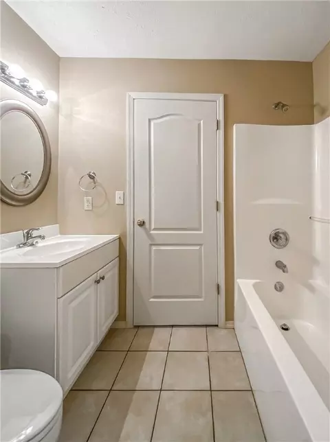 Bath - 1615 N Spring Rd #10, Harrison, AR 72601 photo 3 of 3