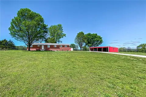 4802 Greenbriar Ln, Everton, AR 72633