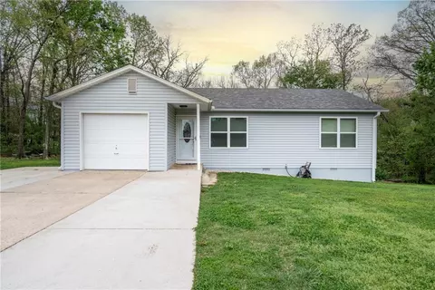 1 Worlaby Dr, Bella Vista, AR 72715
