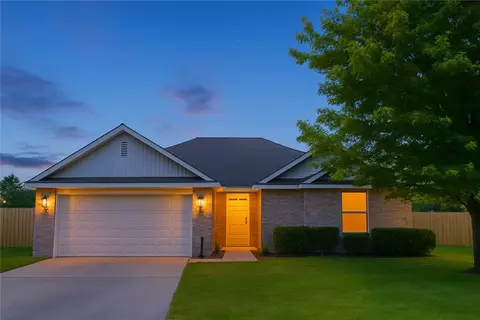 1811 Sinclair Ave, Fayetteville, AR 72701