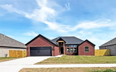 905 W Carley Dr, Siloam Springs, AR 72761