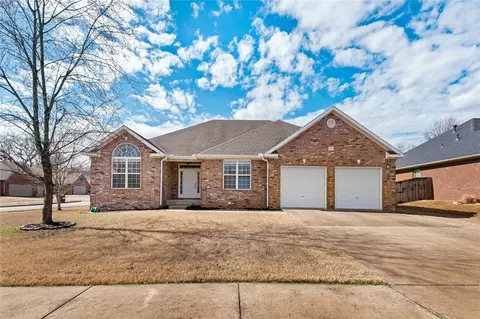 3804 SW Kestrel Dr, Bentonville, AR 72712