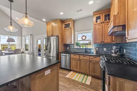 Kitchen - 13715 Noah Rd, Gravette, AR 72736 photo 1 of 4