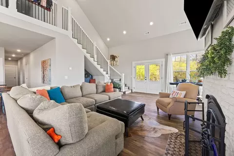 Living - 13715 Noah Rd, Gravette, AR 72736 photo 2 of 4