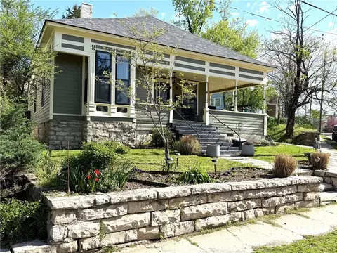 4 Prospect Ave, Eureka Springs, AR 72632