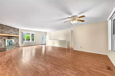 23 Fenchurch Dr, Bella Vista, AR 72715