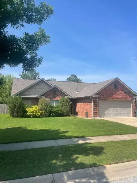 4086 W Chantilly Dr, Fayetteville, AR 72704