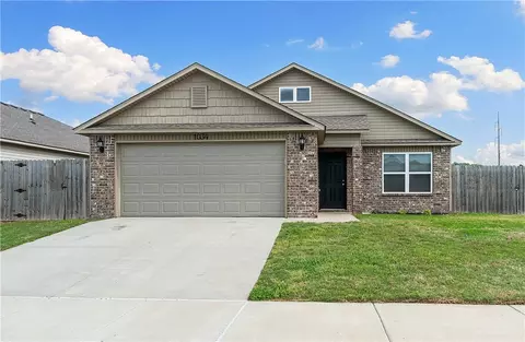 1034 E Bunting St, Fayetteville, AR 72701