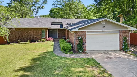 906 W 17th Ter, Russellville, AR 72801