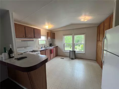 Kitchen - 375 Nc 8362, Jasper, AR 72641 photo 1 of 3