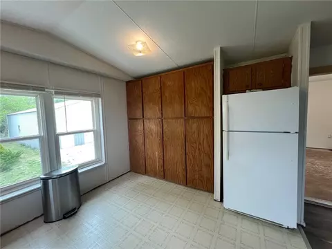 Kitchen - 375 Nc 8362, Jasper, AR 72641 photo 2 of 3