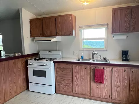Kitchen - 375 Nc 8362, Jasper, AR 72641 photo 3 of 3