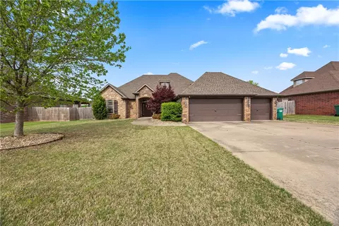 5808 S 67th St, Cave Springs, AR 72718