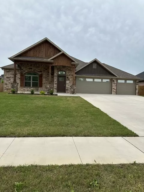 5675 Poppy Ave, Springdale, AR 72762