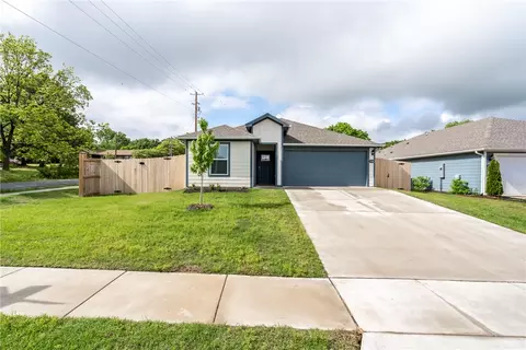 1300 Bates St, Gentry, AR 72734