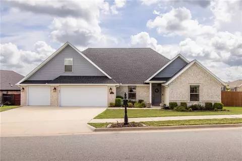2305 N Carl St, Siloam Springs, AR 72761