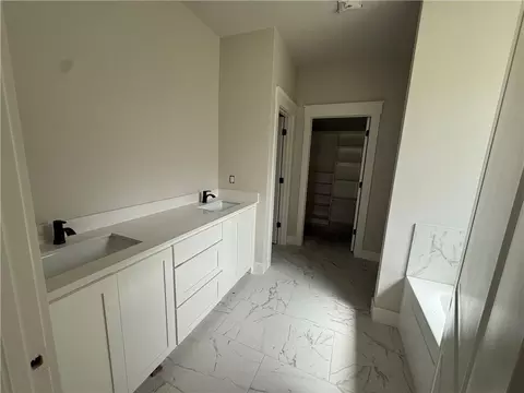 Bath - 9301 Digby Dr, Gentry, AR 72734 photo 2 of 3