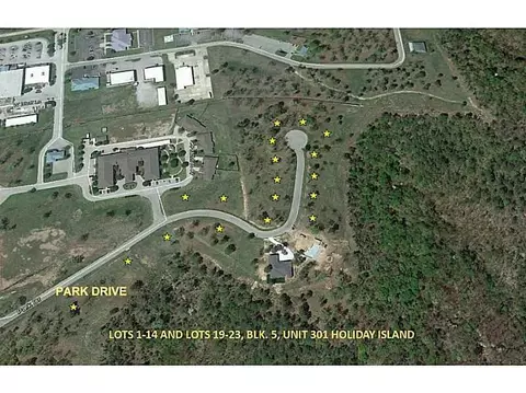 47 Park Dr, Holiday Island, AR 72631